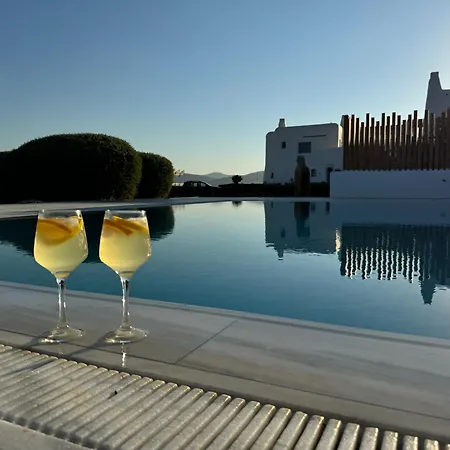 Semesterbostad Unique Beachfront Villa, 5 Bedrooms, Swimming Pool & Jacuzzi