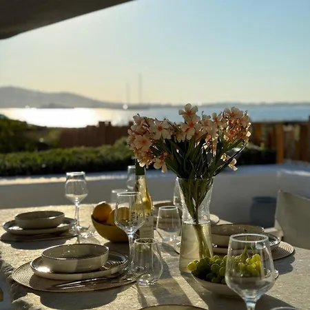 Unique Beachfront Villa, 5 Bedrooms, Swimming Pool & Jacuzzi