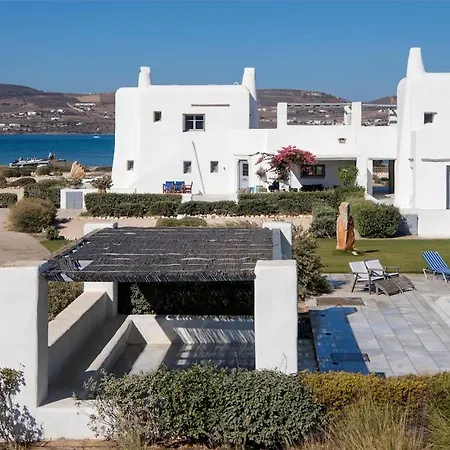 Unique Beachfront Villa, 5 Bedrooms, Swimming Pool & Jacuzzi Semesterbostad Pounda