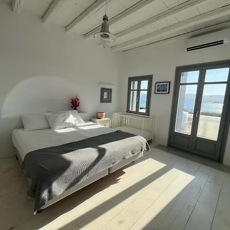Unique Beachfront Villa, 5 Bedrooms, Swimming Pool & Jacuzzi Nyaraló Púnda