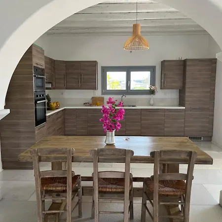 Nyaraló Unique Beachfront Villa, 5 Bedrooms, Swimming Pool & Jacuzzi