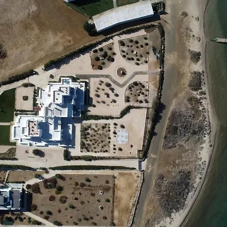 Unique Beachfront Villa, 5 Bedrooms, Swimming Pool & Jacuzzi * Púnda