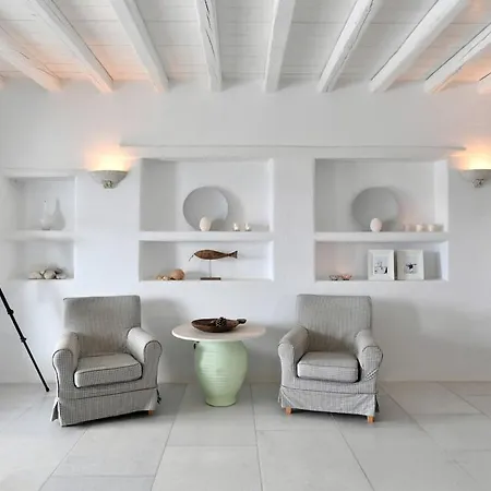 Unique Beachfront Villa, 5 Bedrooms, Swimming Pool & Jacuzzi Semesterbostad
