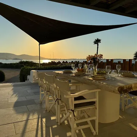 Unique Beachfront Villa, 5 Bedrooms, Swimming Pool & Jacuzzi * Púnda