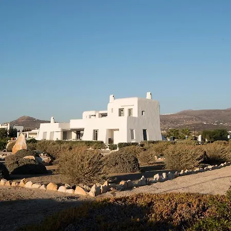 Unique Beachfront Villa, 5 Bedrooms, Swimming Pool & Jacuzzi Nyaraló