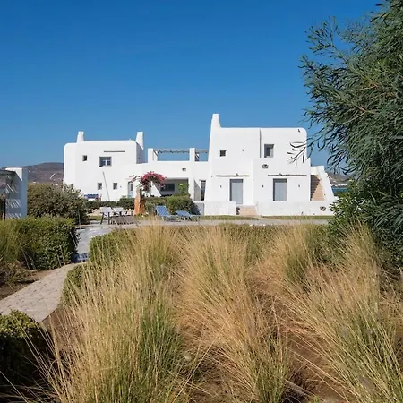 Unique Beachfront Villa, 5 Bedrooms, Swimming Pool & Jacuzzi Semesterbostad