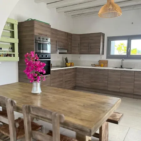 Nyaraló Unique Beachfront Villa, 5 Bedrooms, Swimming Pool & Jacuzzi